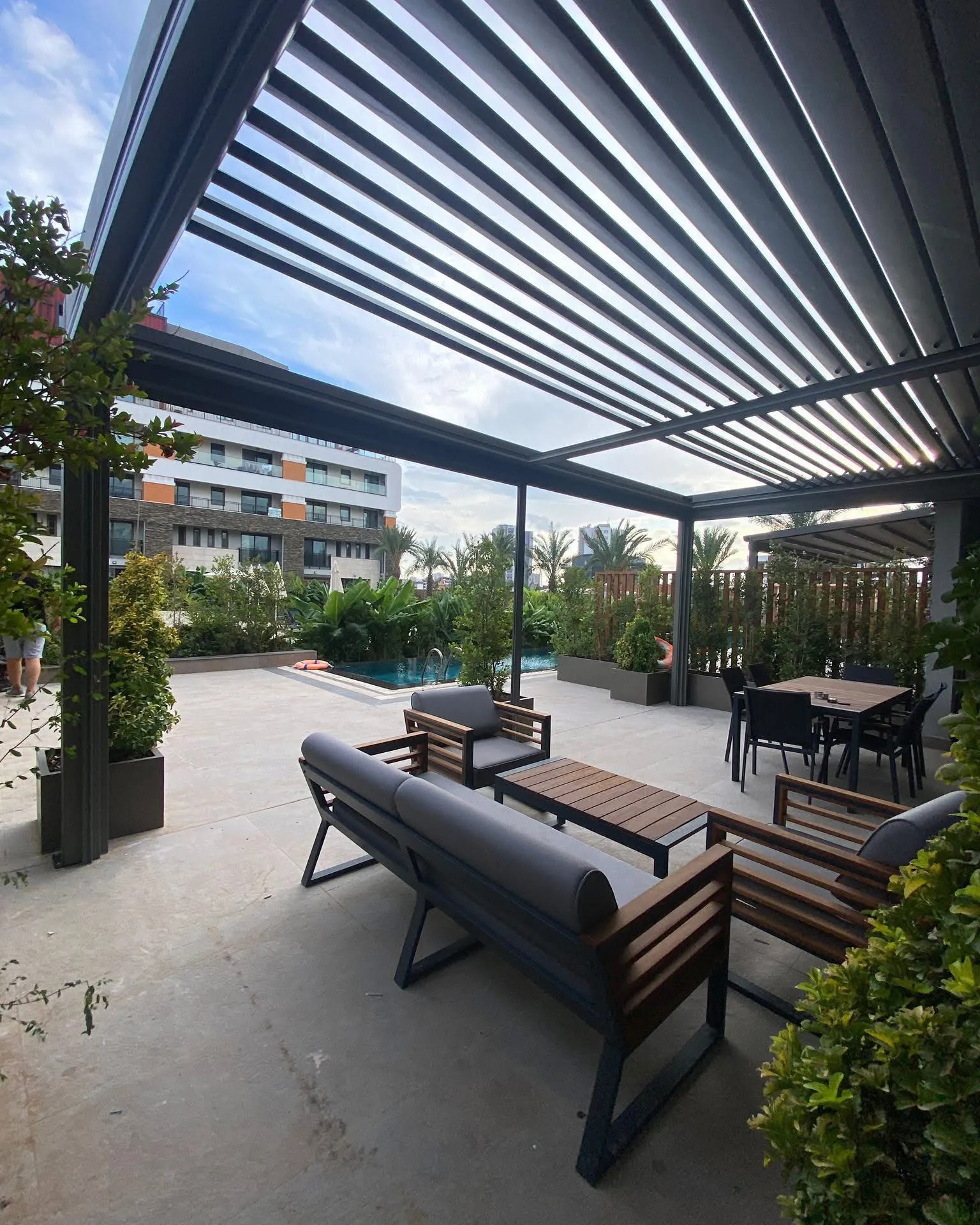 Lounge-Pergola am Pool