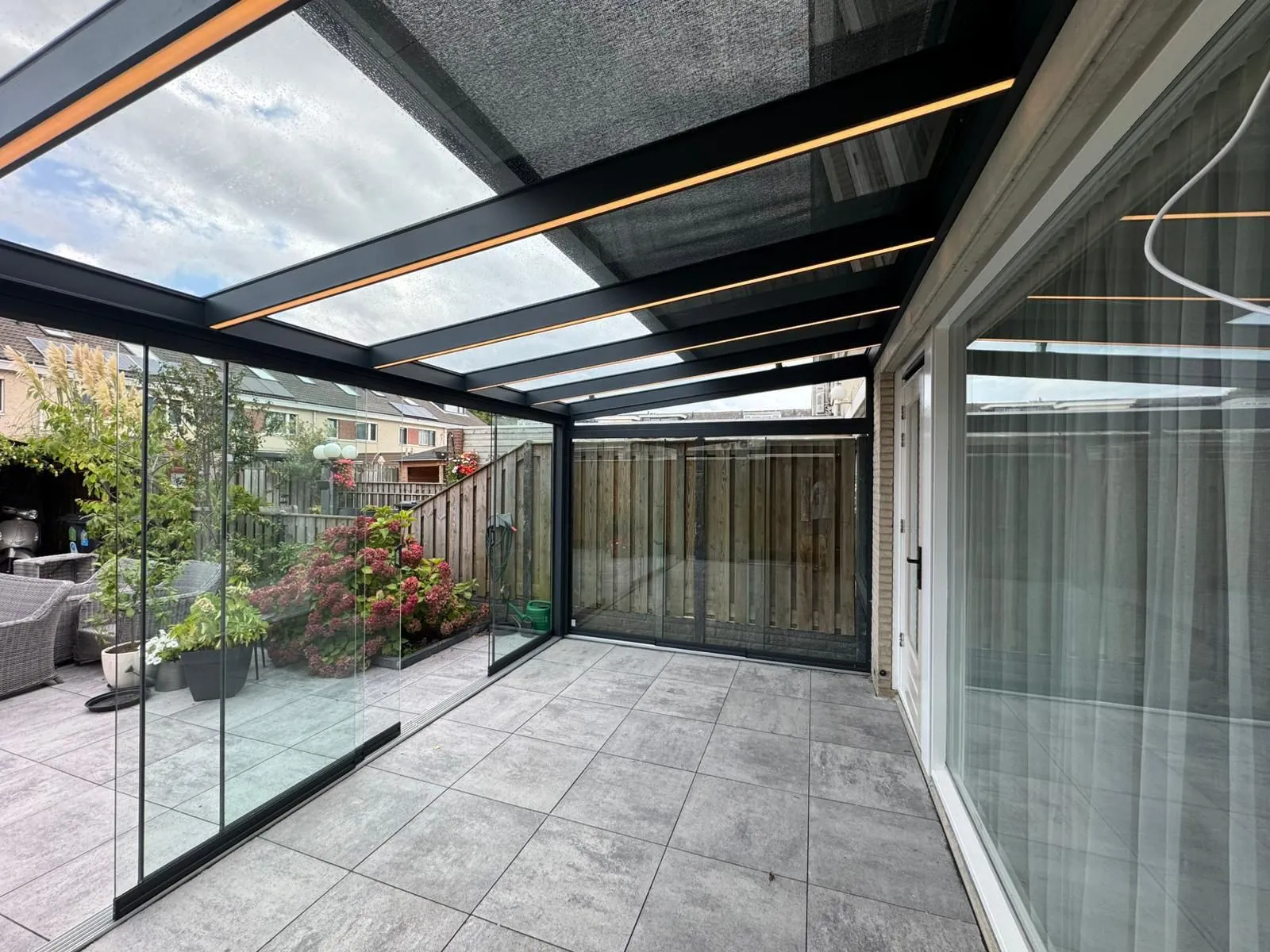 Glasdach-Wintergarten mit Integrierter LED-Beleuchtung