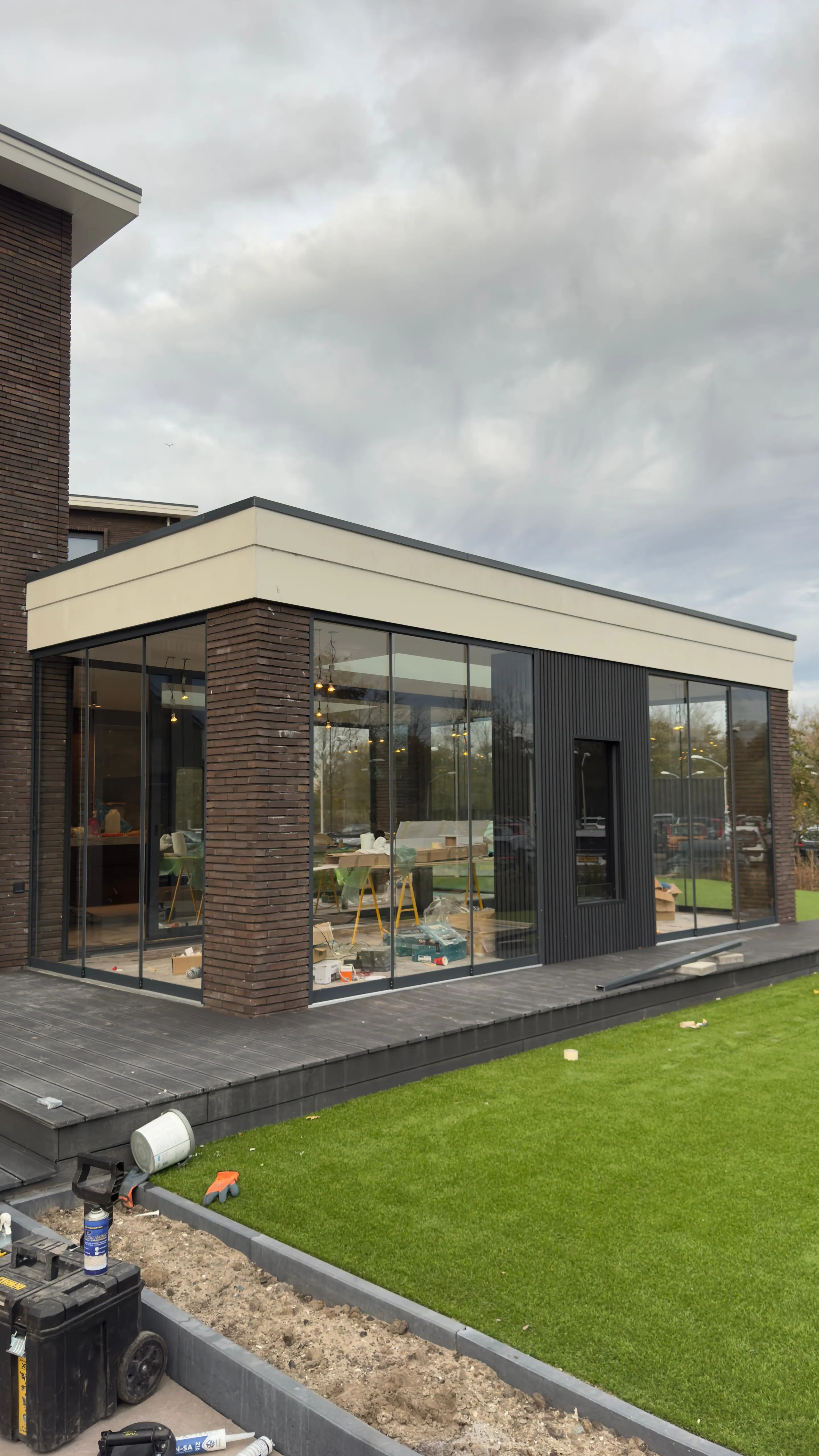 Luxus-Villa-Wintergarten mit Cremefarbenem Dach